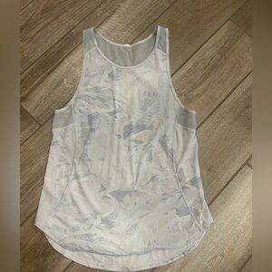 Lululemon Sculpt Tank ll Gray print size 4 
no inside size tag